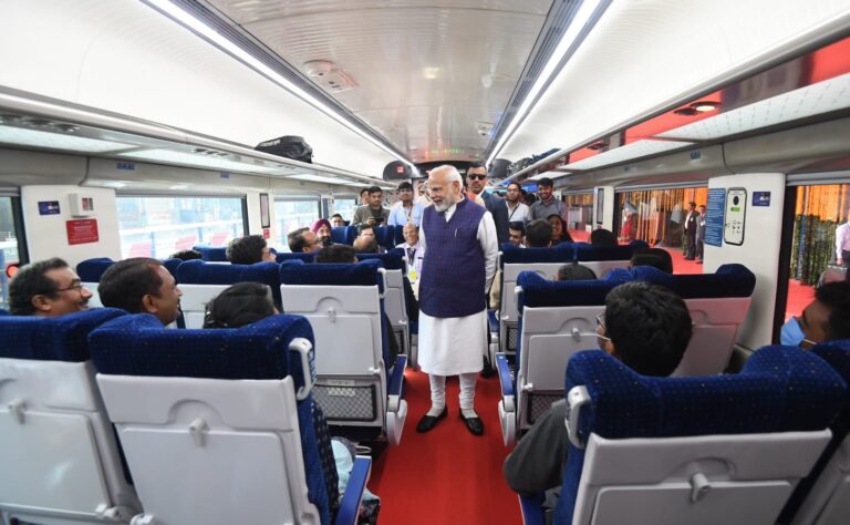 The Prime Minister flags off Vande Bharat Express from Nagpur Railway Station